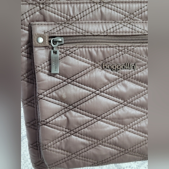 Baggallini Rose Pink Metallic Quilted Crossbody "For Life's Journey" - Picture 4 of 15
